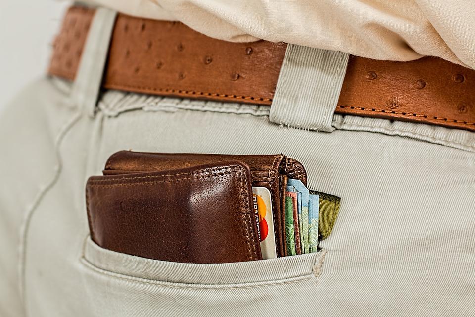 peněženka v kapsa